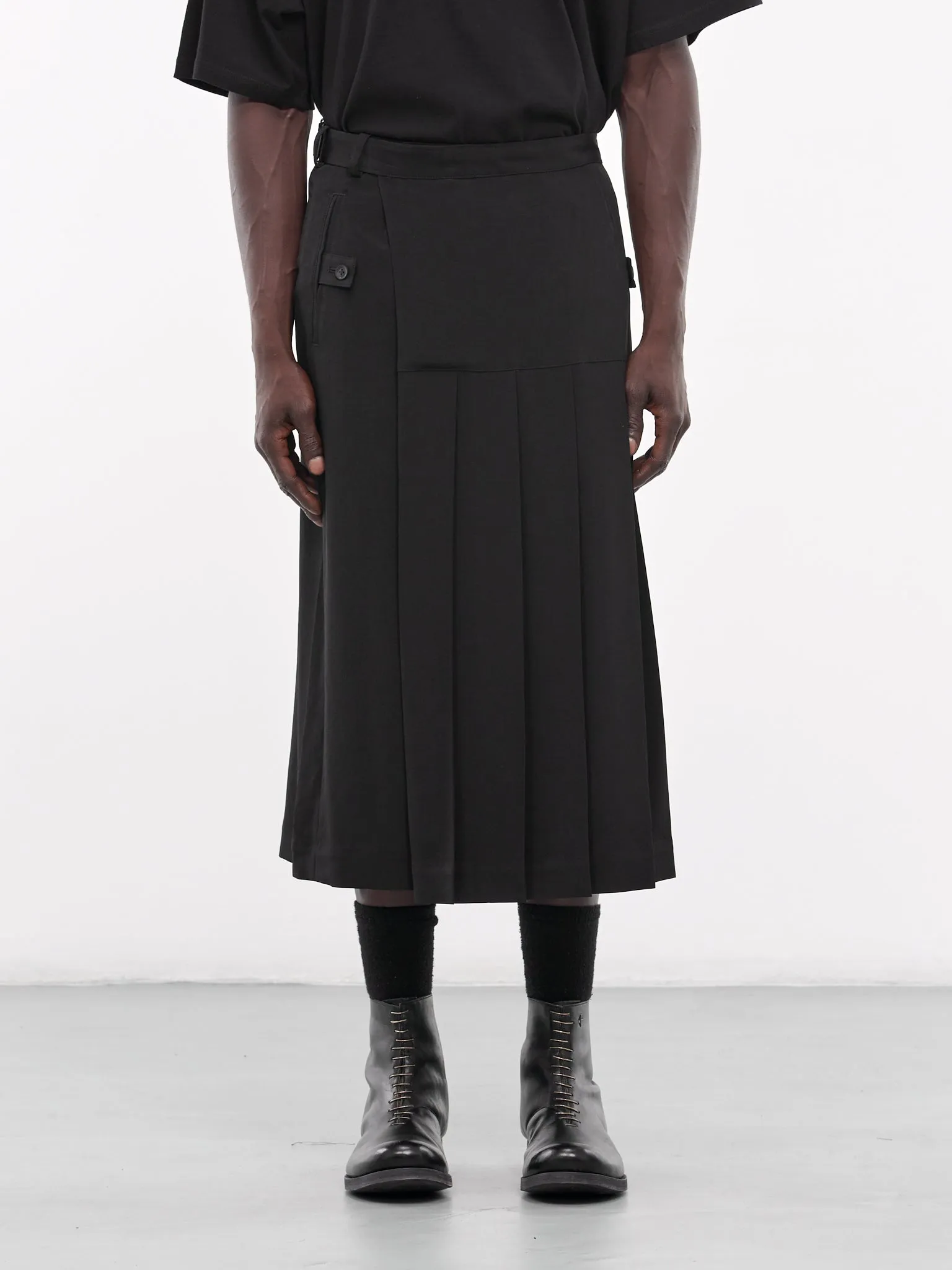 A-Pleats Tuxedo Skirt (H0-204-500-BLACK)