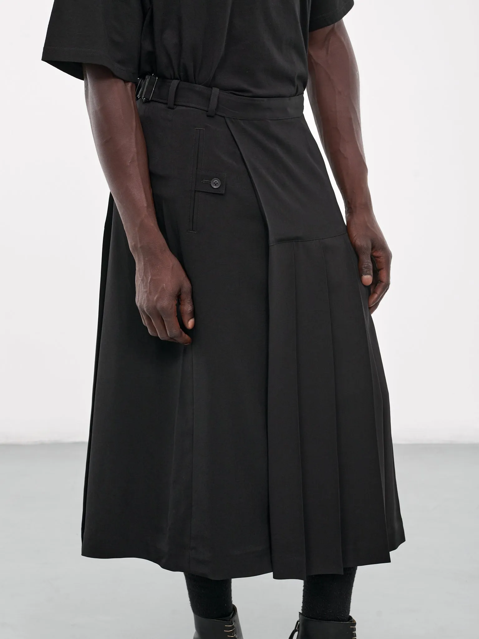 A-Pleats Tuxedo Skirt (H0-204-500-BLACK)