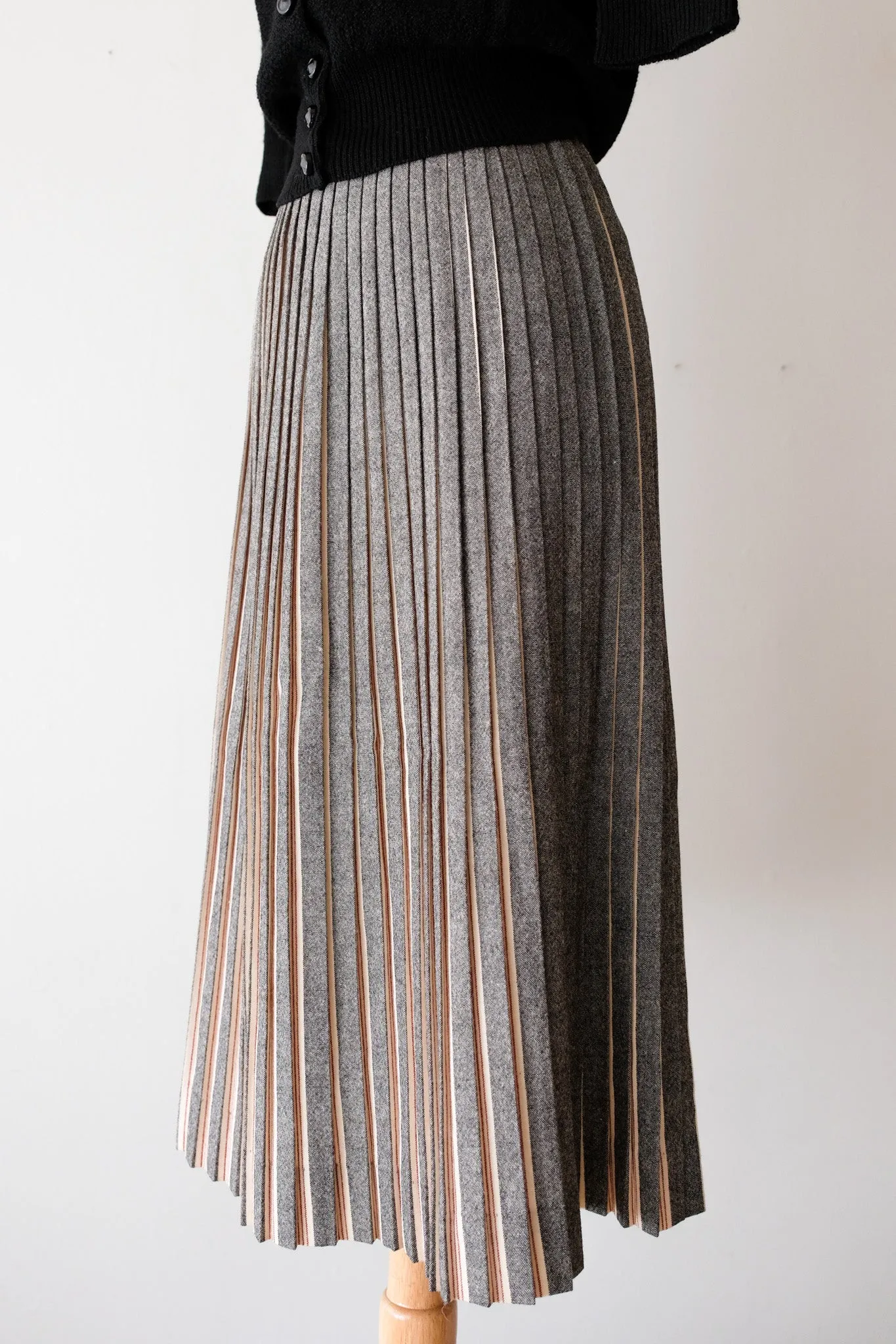 Charming 1950's Micro Pleated Brown & Ivory Plaid Wool Skirt by Jonathan Logan  / Sz S