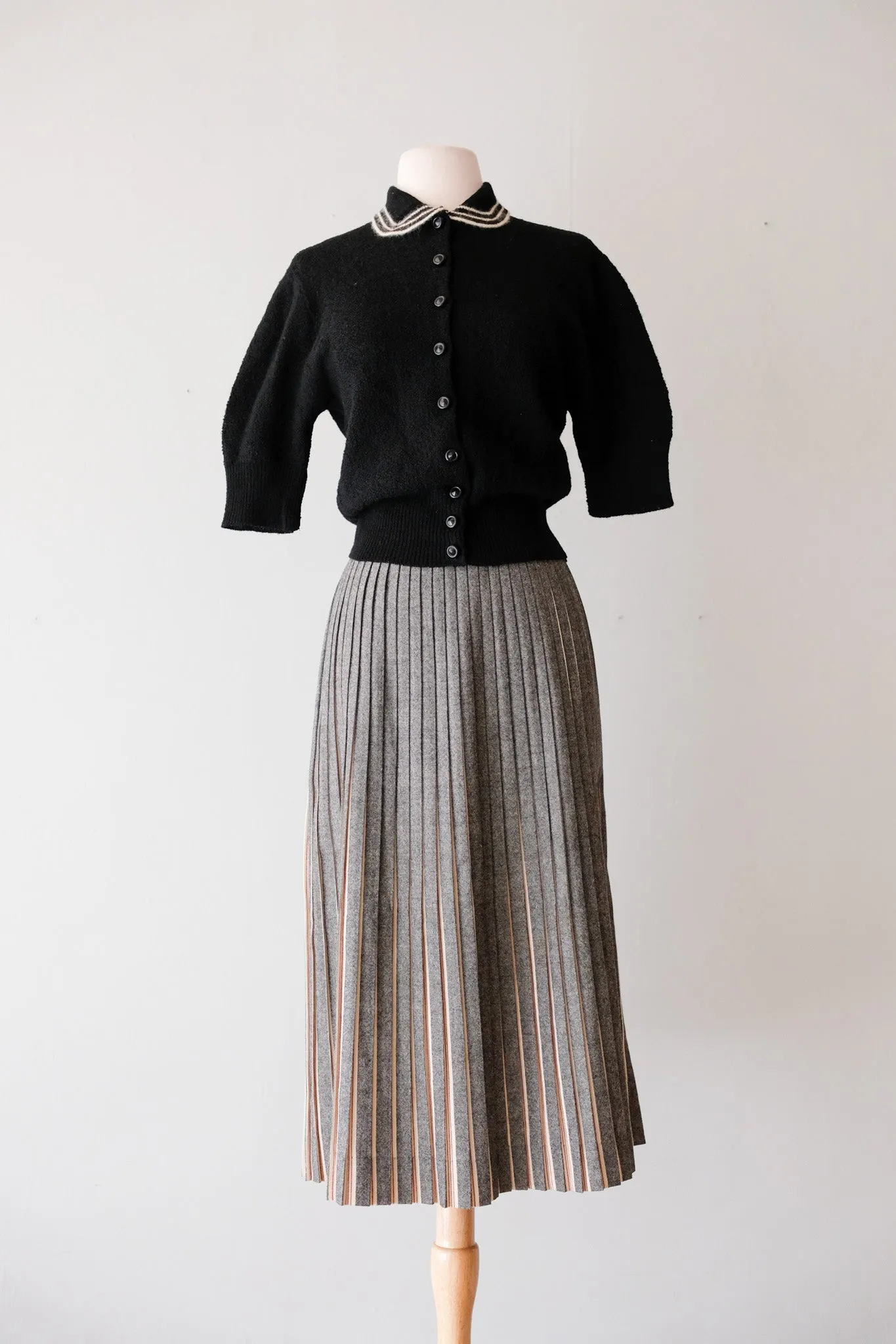 Charming 1950's Micro Pleated Brown & Ivory Plaid Wool Skirt by Jonathan Logan  / Sz S